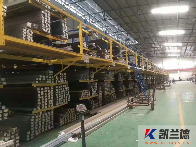 重型貨架有效的降低整個(gè)倉庫的人工成本 重型貨架有效的降低整個(gè)倉庫的人工成本