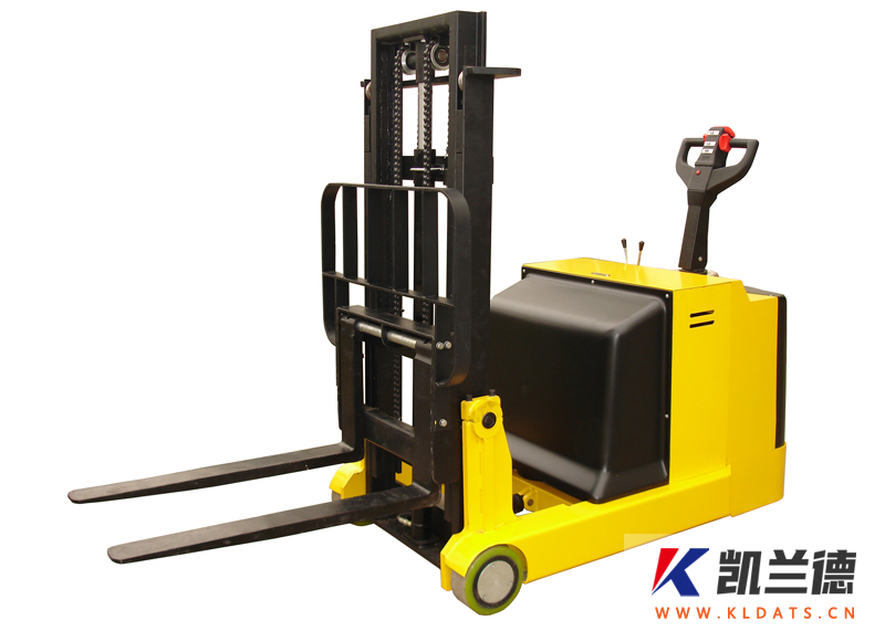 平衡重全電動堆高車-002